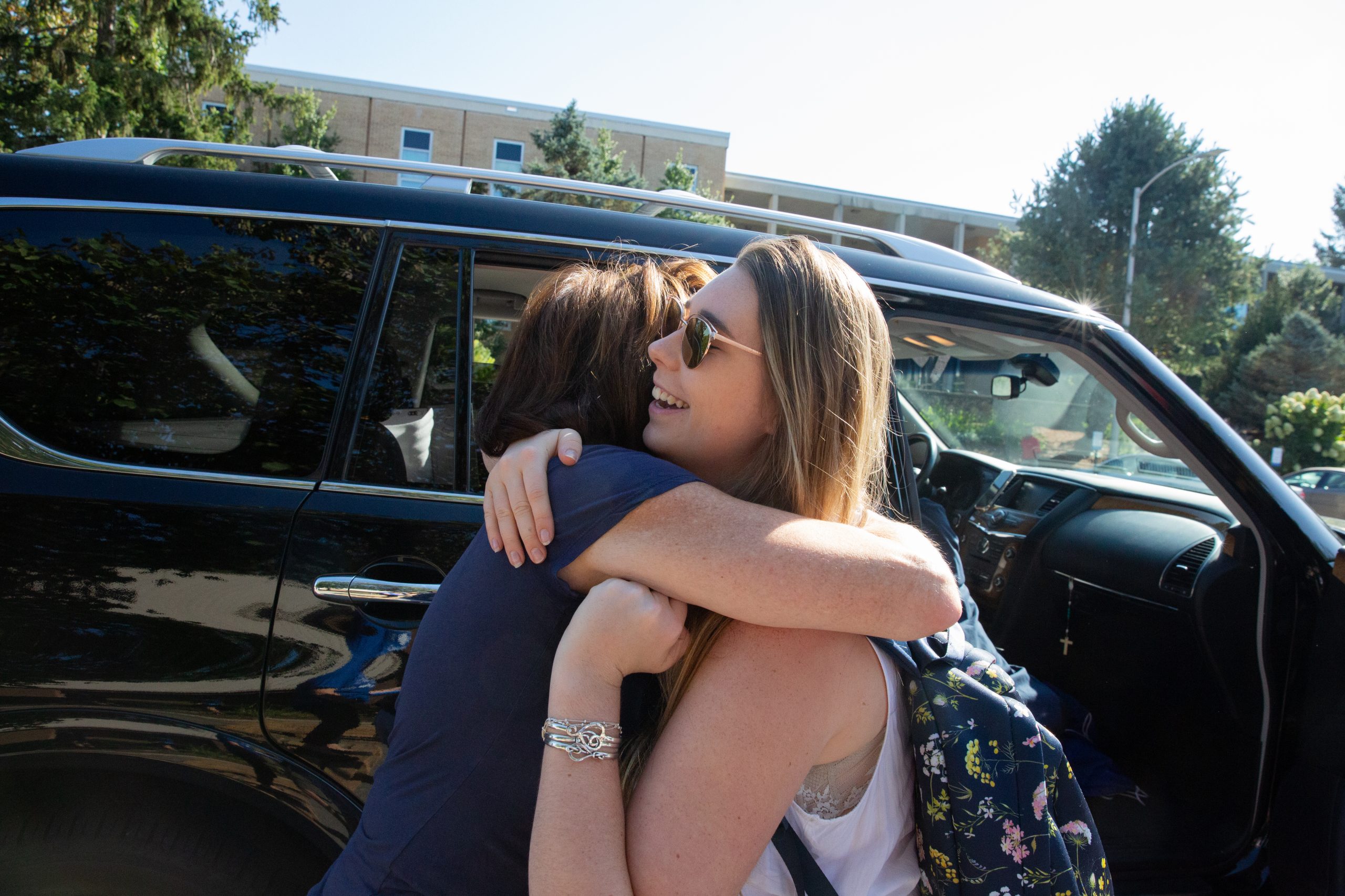 A student hugging a parent on move-in day