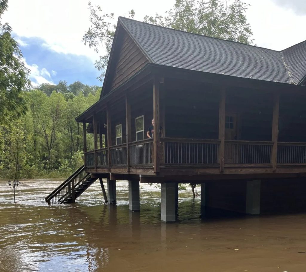 Flooding in Tuckasegee River